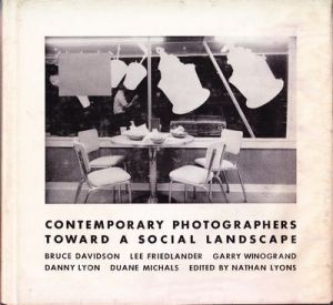 ブルース・デヴィッドソン / リー・フリードランダー / ゲイリー・ウィノグランド　他／(CONTEMPORARY PHOTOGRAPHERS TOWARD A SOCIAL LANDSCAPE / Bruce Davidson / Lee Friedlander / Garry Winoground and more)のサムネール