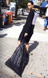 「JUERGEN TELLER HANDBAGS / Photo: Juergen Teller」画像2