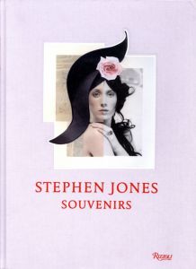 Souvenirs / Photo: Stephen Jones