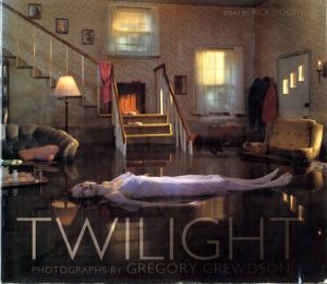 グレゴリー・クリュードソン／(TWILIGHT / Gregory Crewdson)のサムネール
