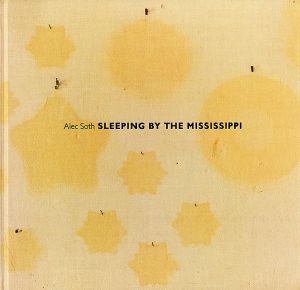 写真：アレック・ソス　文：パトリシア・ハンプル、アン・ウィルクス・タッカー／(SLEEPING BY THE MISSISSIPPI / Photo: Alec Soth Text: Patricia Hampl, Anne Wilkes Tucker)のサムネール