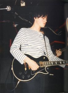 「A Scene in Between / Sam Knee」画像1