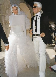 「VOGUE WEDDINGS : BRIDES, DRESSES, DESIGNERS / Photo: Irving Penn」画像2