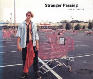 Stranger Passing／写真：ジョエル・スタンフェルド／(Stranger Passing / Photo: Joel Sternfeld)のサムネール