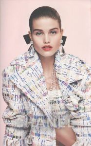 CHANEL SPRING-SUMMER 2018 REDY-TO-WEAR COLLECTION／写真：カール・ラガーフェルド／(CHANEL FALL-WINTER 2015 / 16 / Photo: Karl Lagerfeld)のサムネール