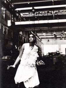 「コム　デ　ギャルソン　写真集　1981-1986 / 監修：川久保玲」画像2