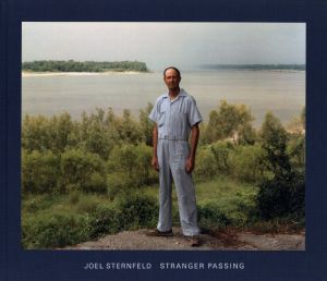 Stranger Passing／写真：ジョエル・スタンフェルド／(Stranger Passing / Photo: Joel Sternfeld)のサムネール