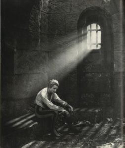 「GRAND ILLUSIONS / 写真：Richard lawton　文：Hugo Leckey」画像1
