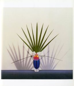 「Flowers / Author: Robert Mapplethorpe　Foreword: Patti Smith　Design: Dimitri Levas」画像1
