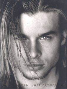 Just Between Us／写真：グレッグ・ゴーマン／(Just Between Us / Photo: Greg Gorman)のサムネール