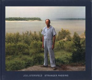 Stranger Passing／写真：ジョエル・スタンフェルド／(Stranger Passing / Photo: Joel Sternfeld)のサムネール