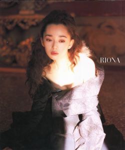 RIONA／写真： 篠山紀信　モデル： 葉月里緒菜／(RIONA / Photo: Kishin Shinoyama　Model: Riona Hazuki)のサムネール