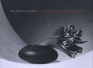 MAPPLETHORPE THE COMPLETE FLOWERS / Author: Robert Mapplethorpe　Essay: Herbert Muschamp
